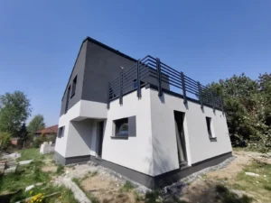 Budowa domów energooszczędnych Poznań - dom piętrowy z dachem dwuspadowym