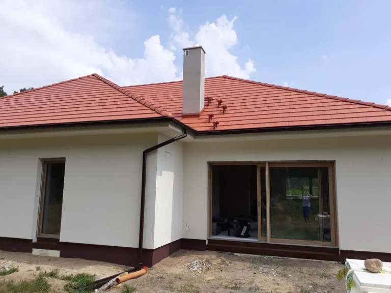 Domy energooszczędne Poznań - dom parterowy z dachem kopertowym i garażem