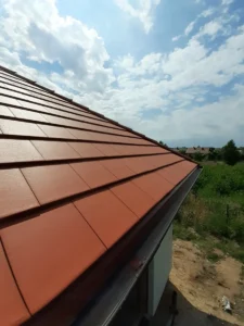 dom parterowy z dachem kopertowym i garażem 170 m2 Poznań 16