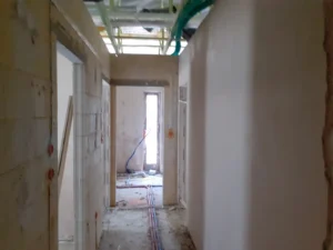 dom parterowy z dachem kopertowym i garażem 170 m2 Poznań 11