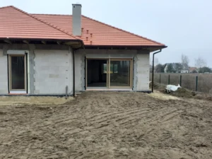 dom parterowy z dachem kopertowym i garażem 170 m2 Poznań 17