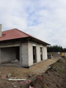 dom parterowy z dachem kopertowym i garażem 170 m2 Poznań 15