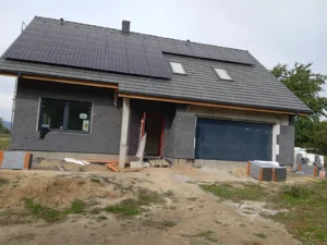 dom z użytkowym poddaszem, dachem dwuspadowym i garażem 140 m2 Wrocław