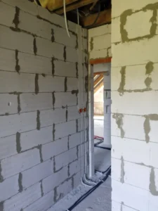 dom z użytkowym poddaszem, dachem dwuspadowym i garażem 140 m2 Wrocław