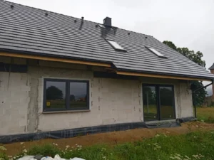 dom z użytkowym poddaszem, dachem dwuspadowym i garażem 140 m2 Wrocław