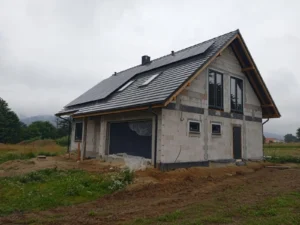 dom z użytkowym poddaszem, dachem dwuspadowym i garażem 140 m2 Wrocław