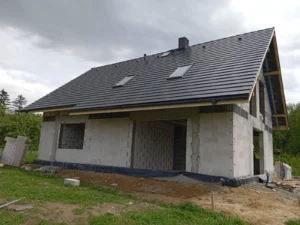 dom z użytkowym poddaszem, dachem dwuspadowym i garażem 140 m2 Wrocław