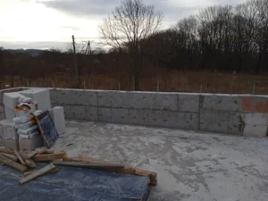 dom z użytkowym poddaszem, dachem dwuspadowym i garażem 140 m2 Wrocław