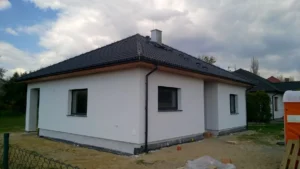 Budowa domów Poznań - dom parterowy z dachem kopertowym