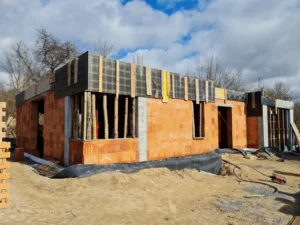 dom piętrowy z dachem kopertowym i garażem 160 m2 Warszawa