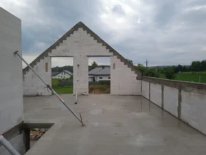 dom z użytkowym poddaszem, dachem dwuspadowym i garażem 240 m2 Łódź