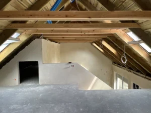 dom z użytkowym poddaszem, dachem dwuspadowym i garażem 120 m2 Warszawa