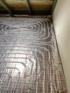 dom z użytkowym poddaszem, dachem dwuspadowym i garażem 120 m2 Warszawa