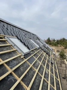 dom z użytkowym poddaszem, dachem dwuspadowym i garażem 120 m2 Warszawa