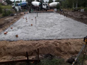 dom z użytkowym poddaszem, dachem dwuspadowym i garażem 120 m2 Warszawa