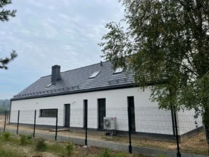 dom z użytkowym poddaszem, dachem dwuspadowym i garażem 120 m2 Warszawa