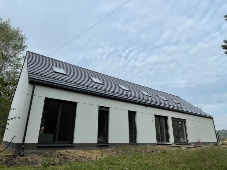 dom z użytkowym poddaszem, dachem dwuspadowym i garażem 120 m2 Warszawa