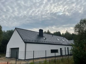 dom z użytkowym poddaszem, dachem dwuspadowym i garażem 120 m2 Warszawa