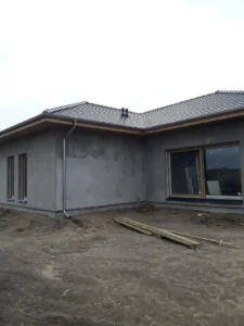 dom parterowy z dachem kopertowym i garażem 170 m2 Poznań