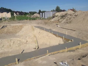 dom parterowy z dachem kopertowym i garażem 170 m2 Poznań