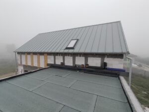 dom z poddaszem użytkowym, dachem dwuspadowym i garażem 170 m2 Poznań