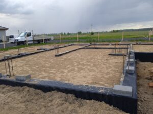 dom z poddaszem użytkowym, dachem dwuspadowym i garażem 170 m2 Poznań