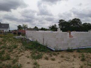 dom z poddaszem użytkowym, dachem dwuspadowym i garażem 170 m2 Poznań