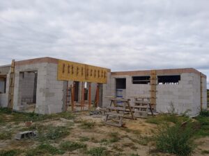 dom z poddaszem użytkowym, dachem dwuspadowym i garażem 170 m2 Poznań