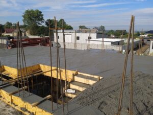 dom z poddaszem użytkowym, dachem dwuspadowym i garażem 170 m2 Poznań