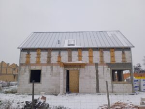 dom z poddaszem użytkowym, dachem dwuspadowym i garażem 170 m2 Poznań