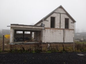 dom z poddaszem użytkowym, dachem dwuspadowym i garażem 170 m2 Poznań