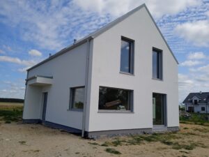 dom z poddaszem użytkowym, dachem dwuspadowym i garażem 170 m2 Poznań