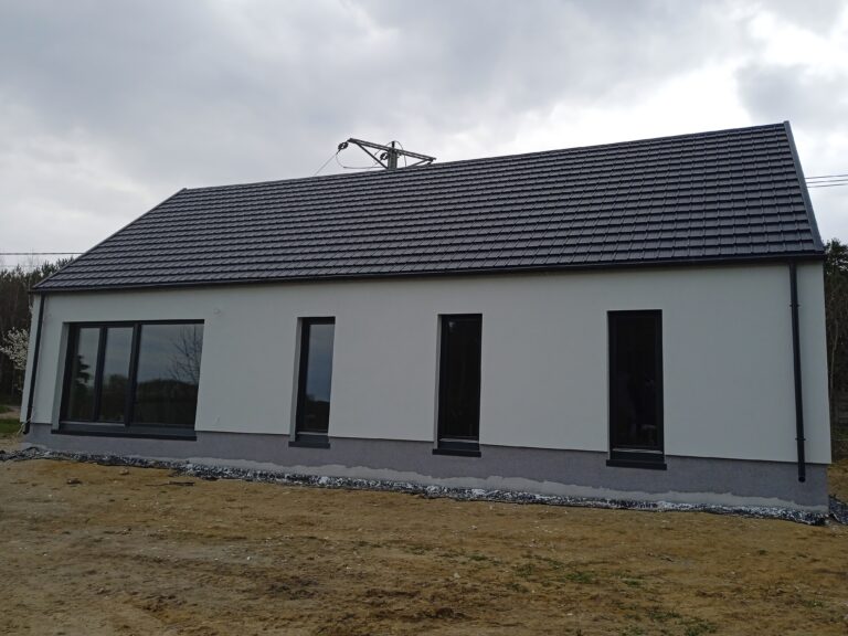 Firma budowlana Poznań - dom parterowy z dachem dwuspadowym