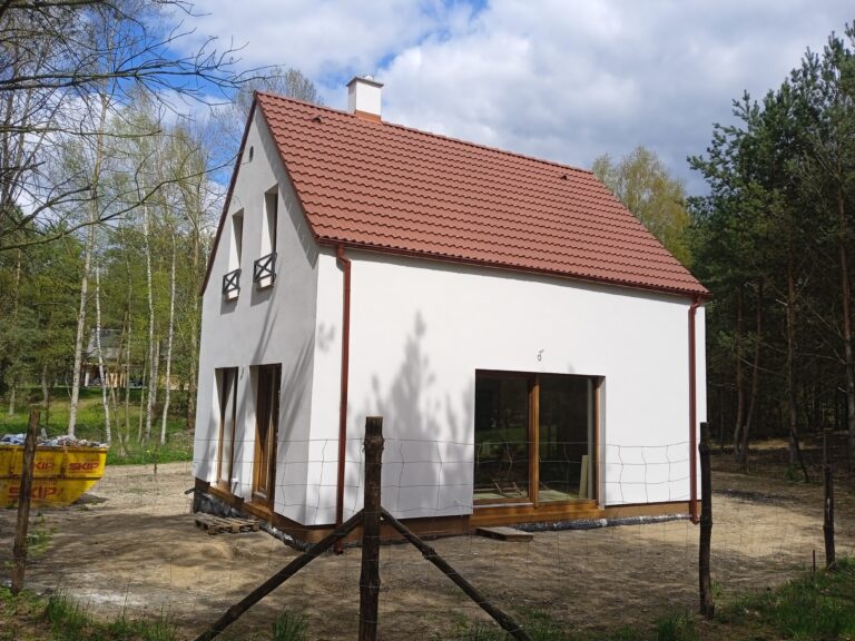 Firma budowlana Poznań - dom z użytkowym poddaszem i dachem dwuspadowym