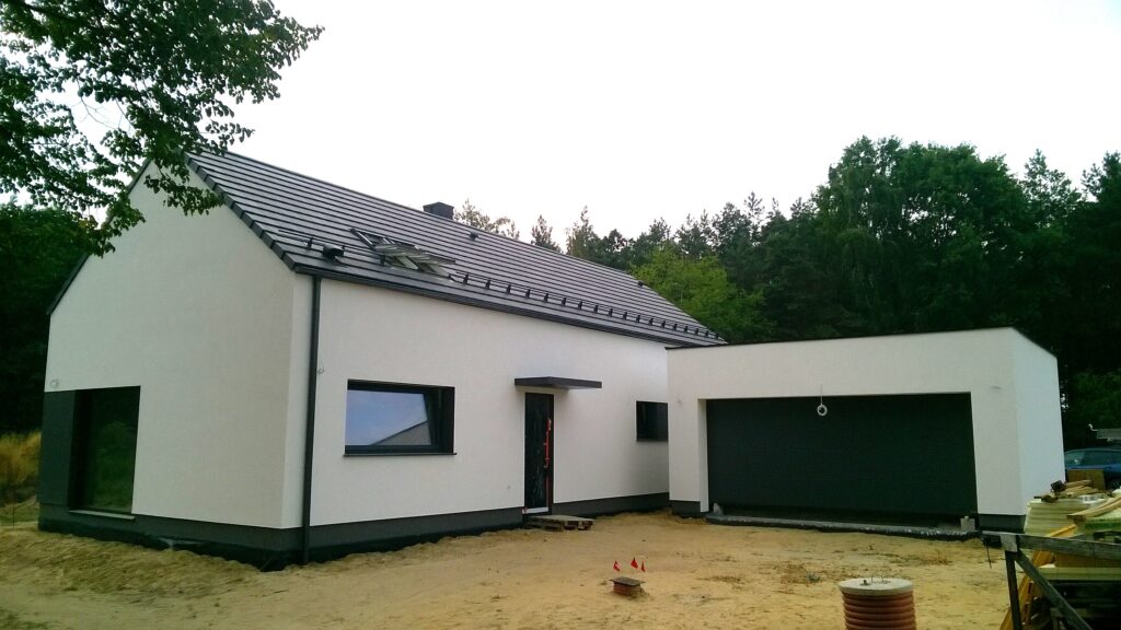 Firma budowlana Poznań - dom parterowy z dachem dwuspadowym