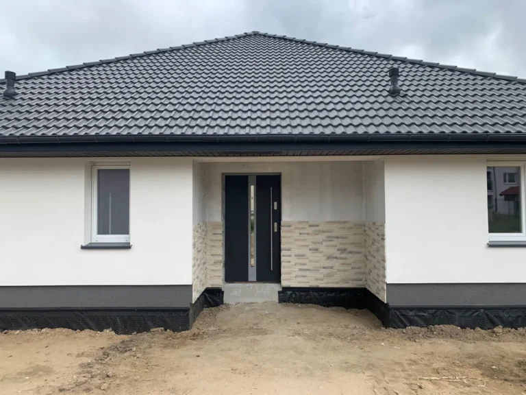 Budowa domów Poznań - dom parterowy z dachem kopertowym