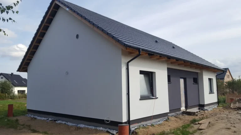 Firma budowlana Poznań - dom parterowy z dachem dwuspadowym