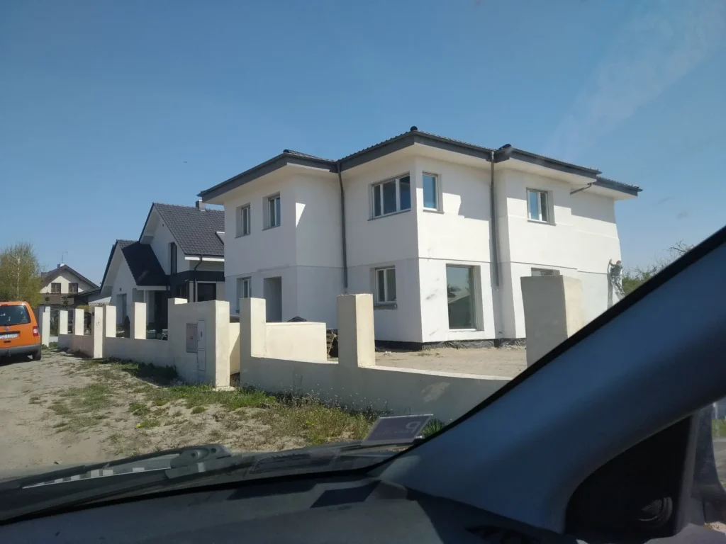 Firma budowlana Poznań - dom piętrowy z dachem kopertowym