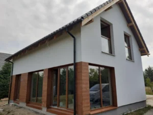 Firma budowlana Poznań - dom z użytkowym poddaszem i dachem dwuspadowym